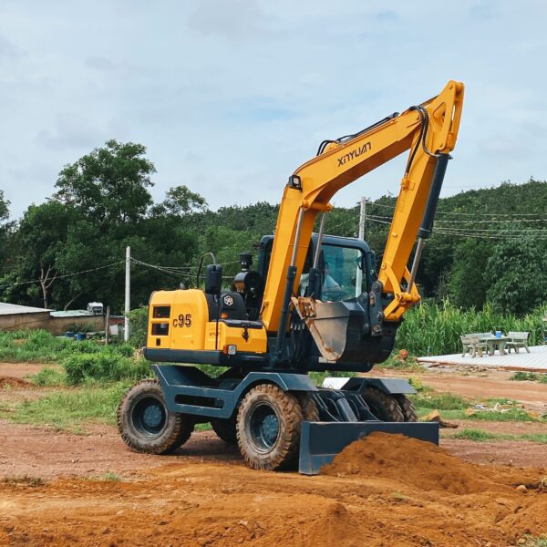 Xúc đào bánh lốp XinYuan C95W - GẦU 0.5M3