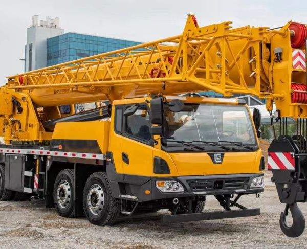 XE CẨU BÁNH LỐP 50 TẤN LIUGONG LTC500L5