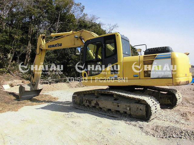 Máy Xúc Đào Bánh Xích Cũ KOMATSU PC200-8N1 (30)